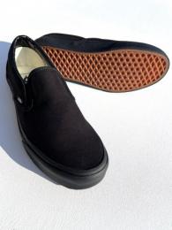 Classic Slip-On (Black / Black)