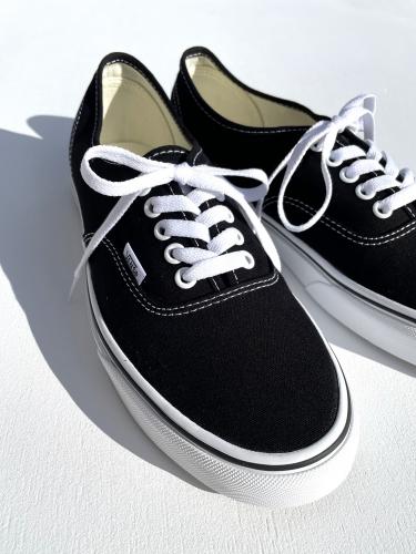 Authentic (Black)