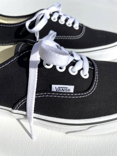 Authentic (Black)