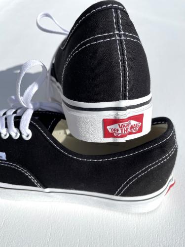 Authentic (Black)