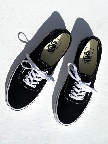 Authentic (Black)