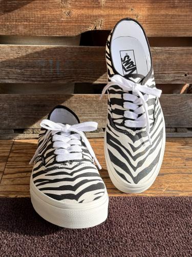 Authentic (Animalier Zebra) VN000D7YZBR