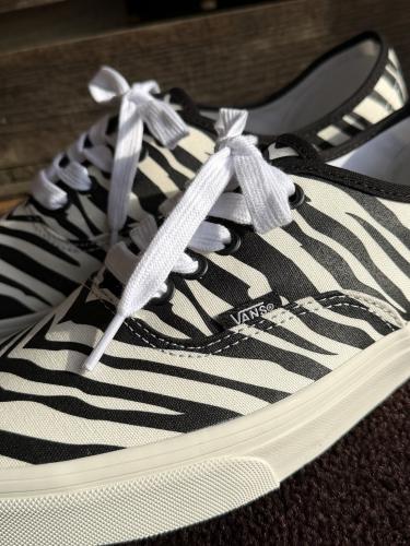 Authentic (Animalier Zebra)  VN000D7YZBR