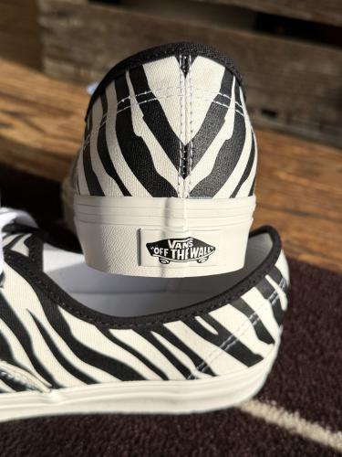 Authentic (Animalier Zebra)  VN000D7YZBR