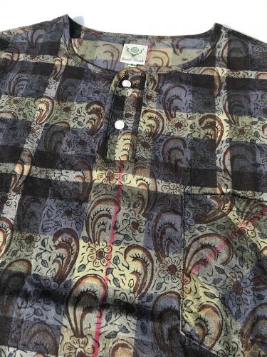 【 30% OFF】　Henley Neck Shirt (Batik Over Print)
