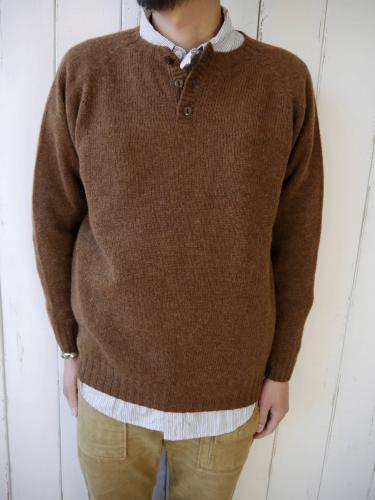 【40% OFF】　HENLEY NECK (Pecan)