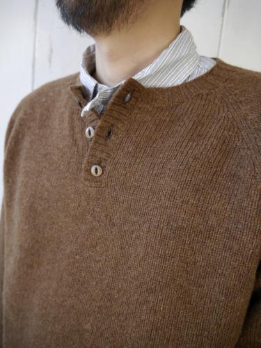 【40% OFF】　HENLEY NECK (Pecan)